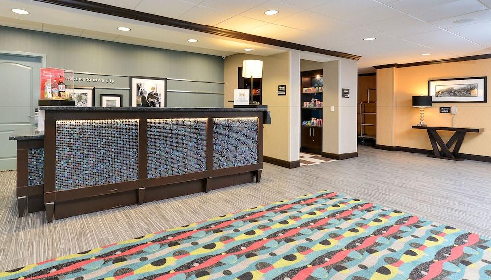 Hampton Inn Iowa City/University Area Exterior foto