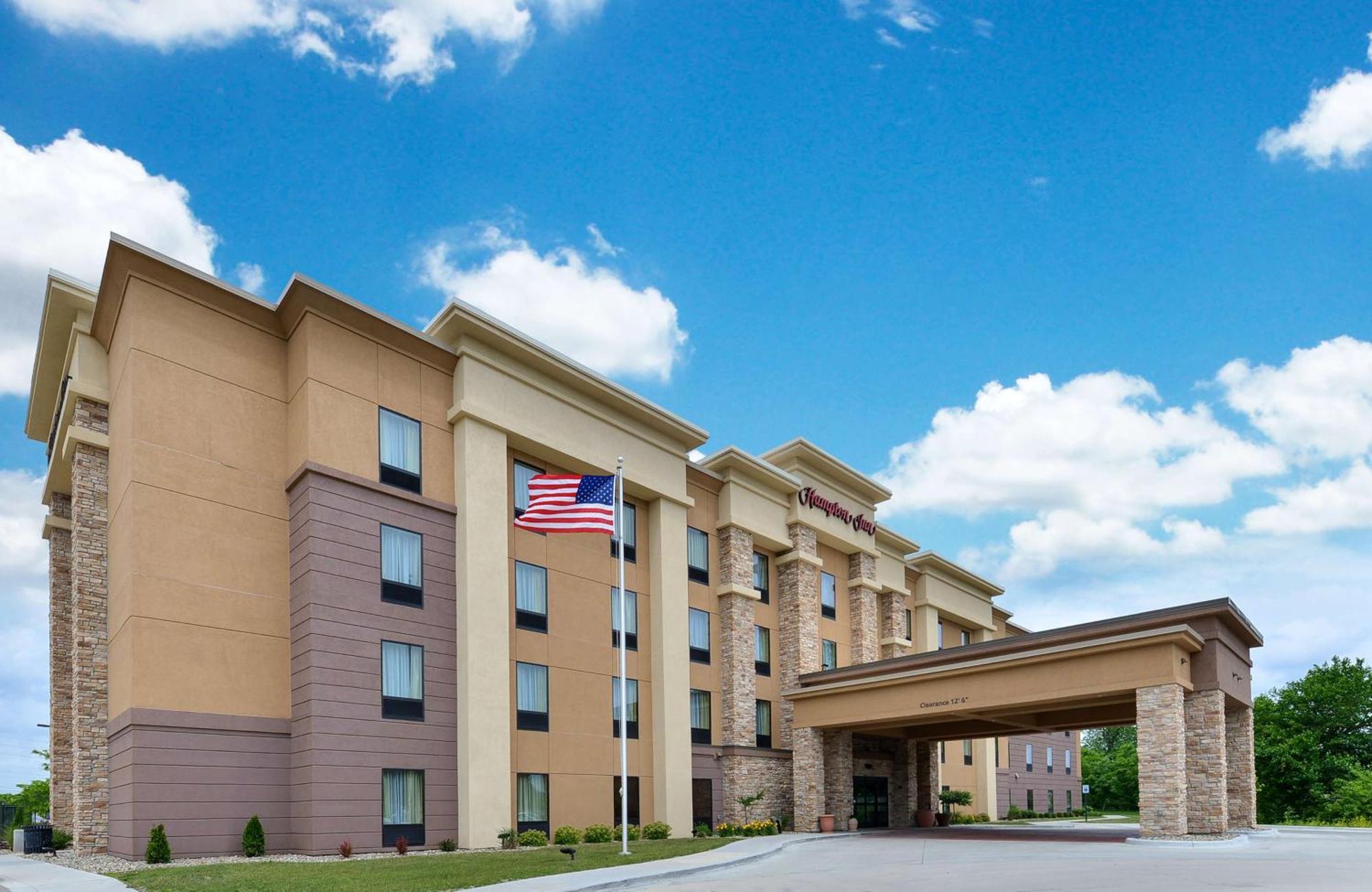 Hampton Inn Iowa City/University Area Exterior foto