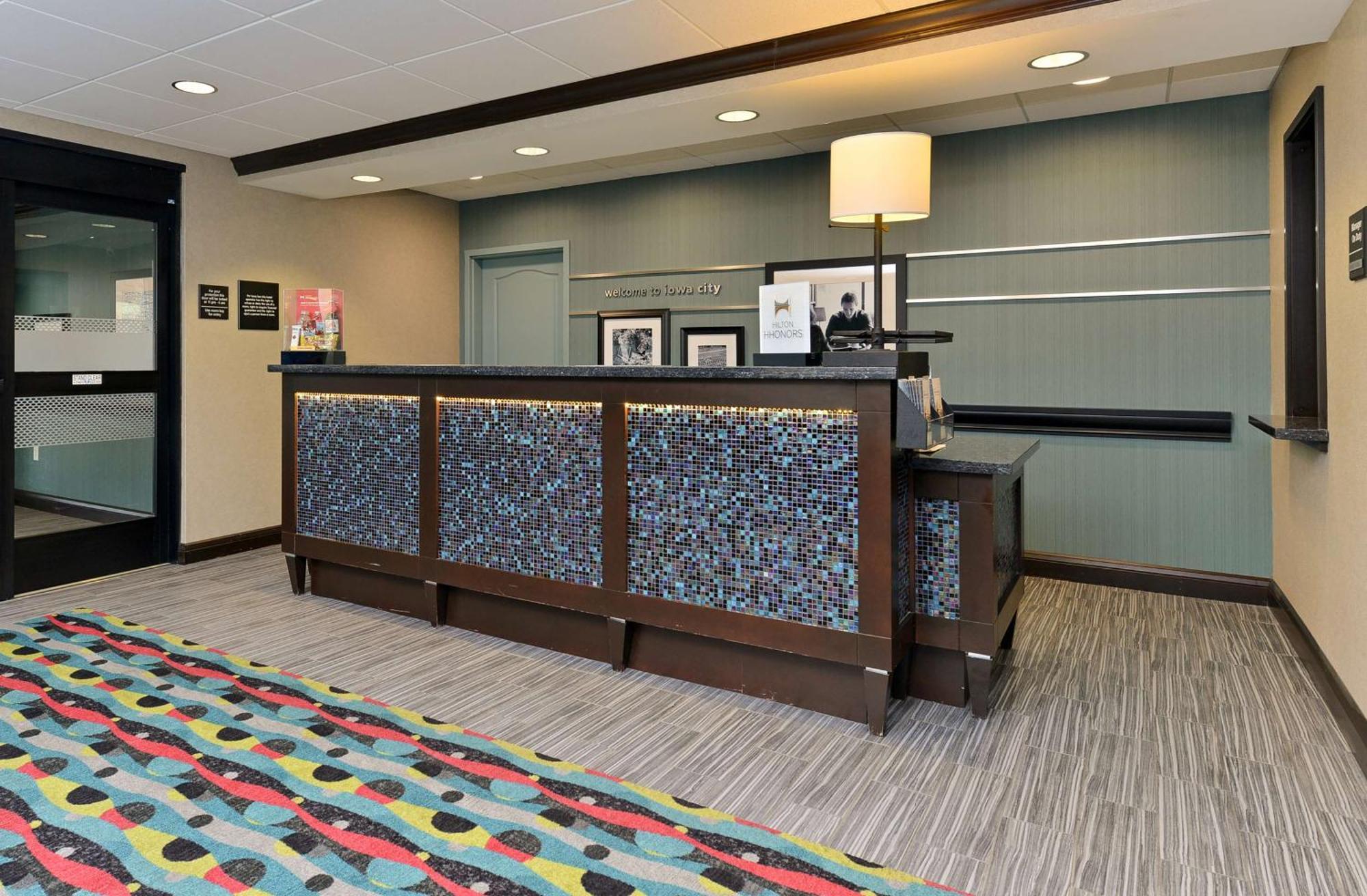 Hampton Inn Iowa City/University Area Exterior foto