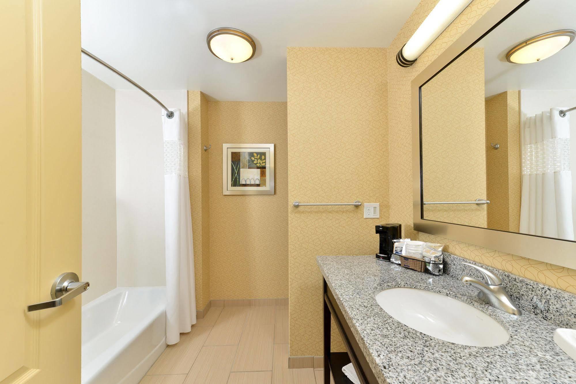 Hampton Inn Iowa City/University Area Exterior foto